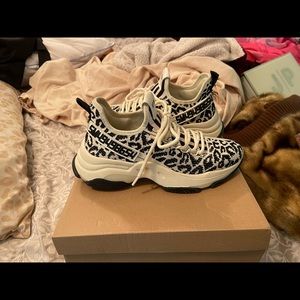Steve Madden Maxima Leopard Sneakers 🤍🖤 Size 8